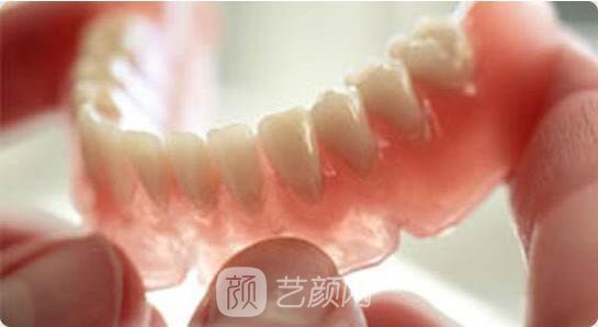 牙齒種植與假牙有什么區(qū)別?