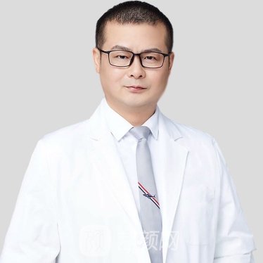 高偉