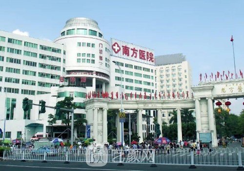 南方醫(yī)院割雙眼皮哪個(gè)醫(yī)