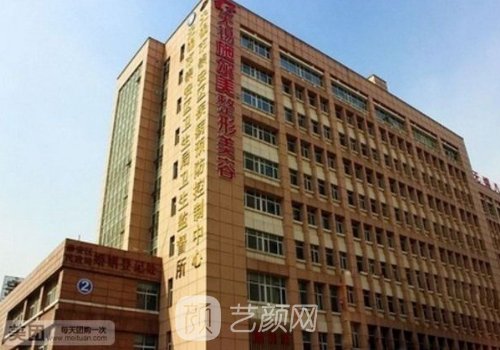 無錫做假體隆胸哪家好?內(nèi)