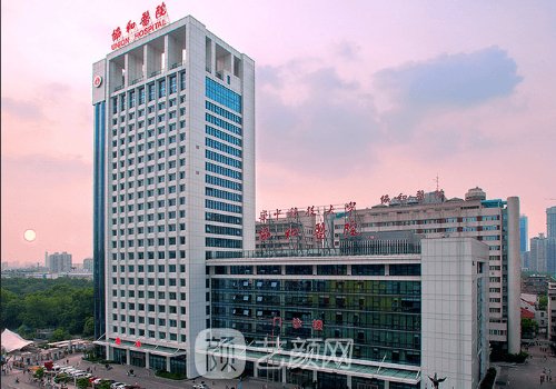 武漢協(xié)和醫(yī)院隆胸專家排
